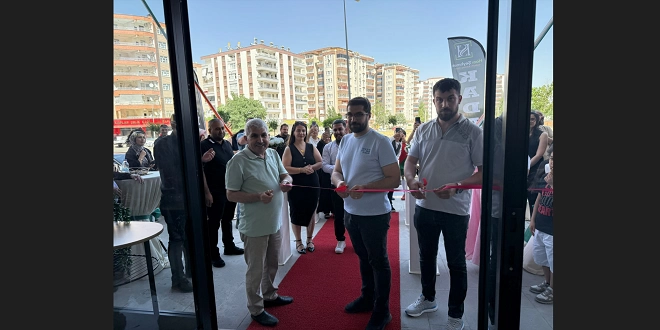 Diyarbakır’da Yılların Tatlıcısı Hacı Şeyhmus Kadayıf Baklava Pasta Şubesi Görkemli Bir Açılışla Hizmete Girdi