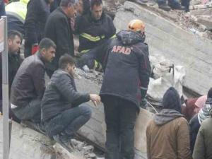 9 katlı binanın enkazında arama çalışmaları devam ediyor