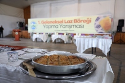Rize'de kadınlar en güzel Laz böreğini yapmak için yarıştı