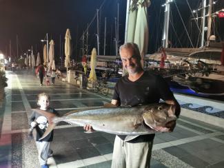 Marmaris´te 30 kiloluk Akya balığı görenleri şaşırttı