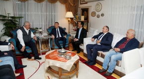 Cumhurbaşkanı Yardımcısı Oktay'dan MHP'li Yalçın'a taziye ziyareti