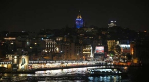 Galata Kulesi diyabete dikkati çekmek için maviye büründü