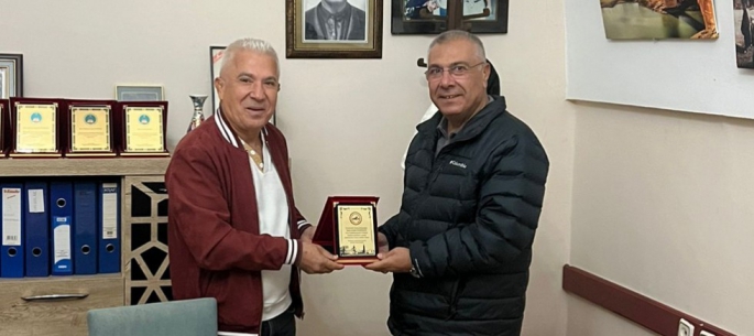 İşadamı Nardanlı’ya Sönmez’den teşekkür plaketi
