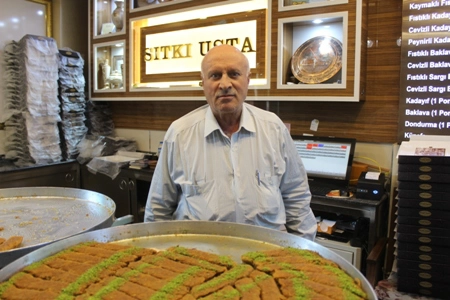 Meşhur Kadayıfçı Sıtkı Usta’dan Mubarek Aşure Günü Mesajı