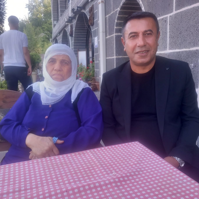 Pekdemir: Anneler, Kalbimizin Sessiz Mimarıdır