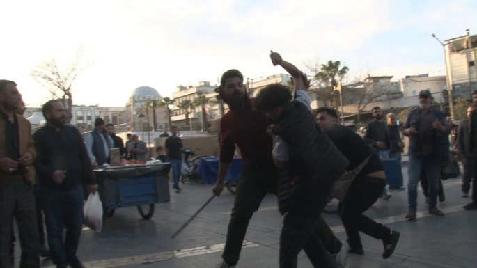 Şanlıurfa’da seyyar satıcıların yer kavgası kamerada